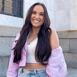 Meet your Posher, Caitlin